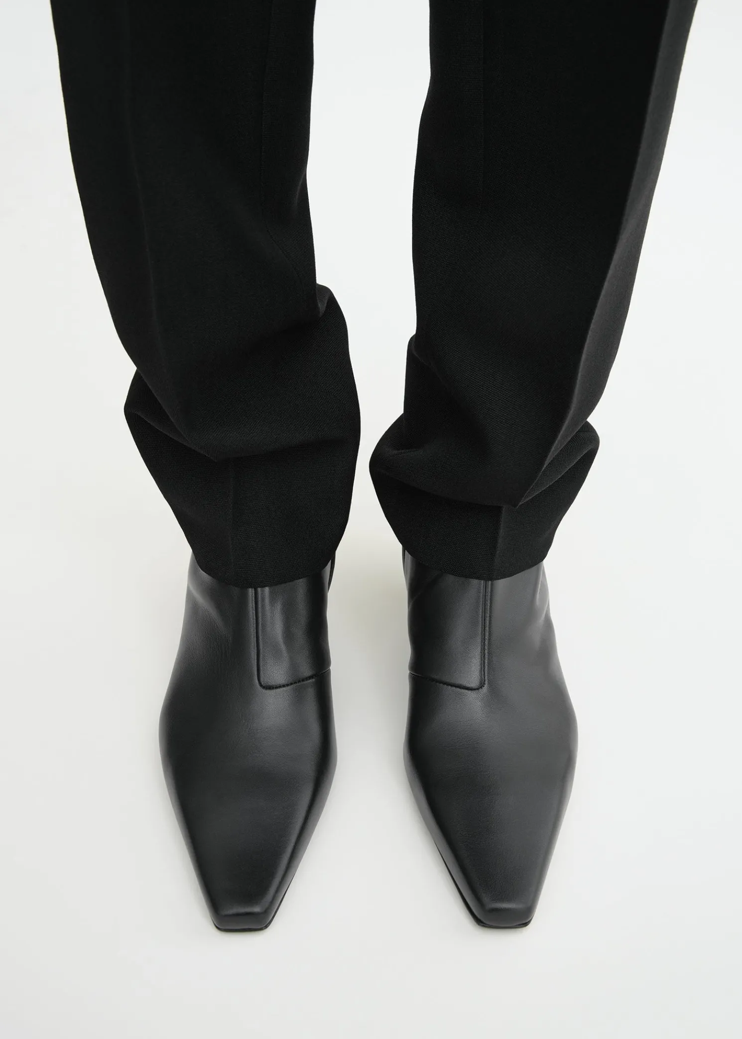 Slim leather ankle boots black