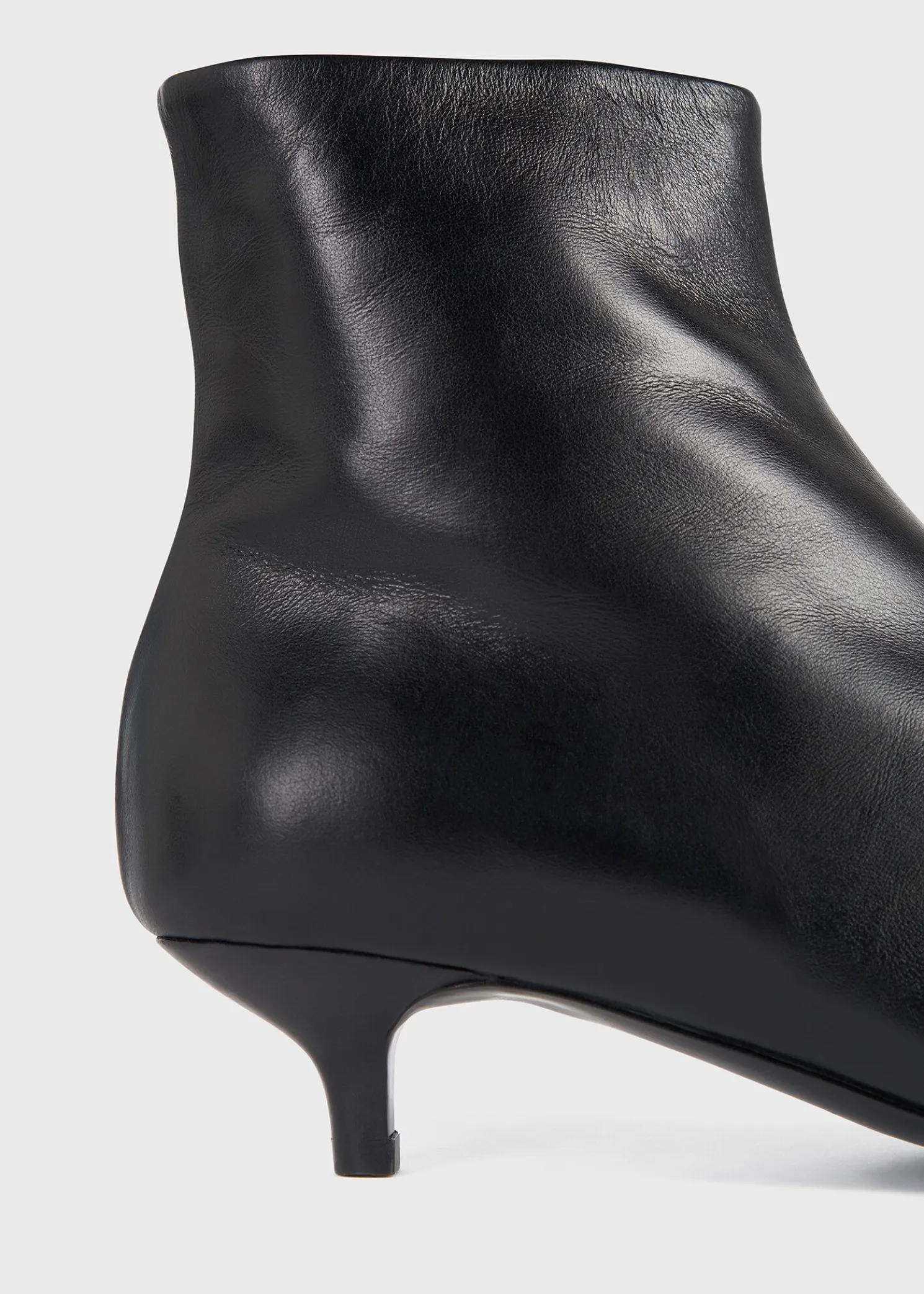 Slim leather ankle boots black