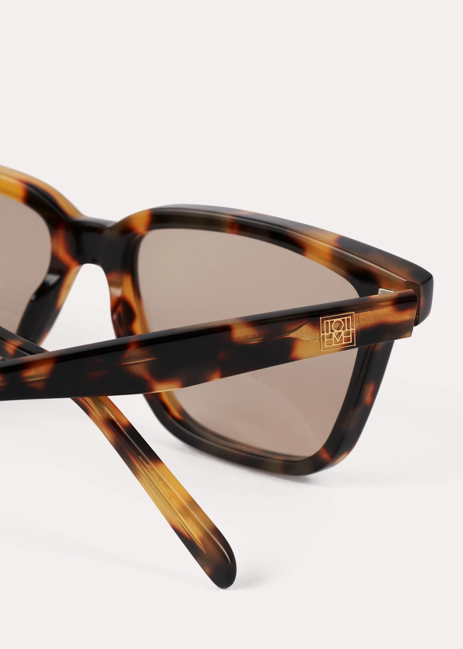 Square sunglasses tortoise