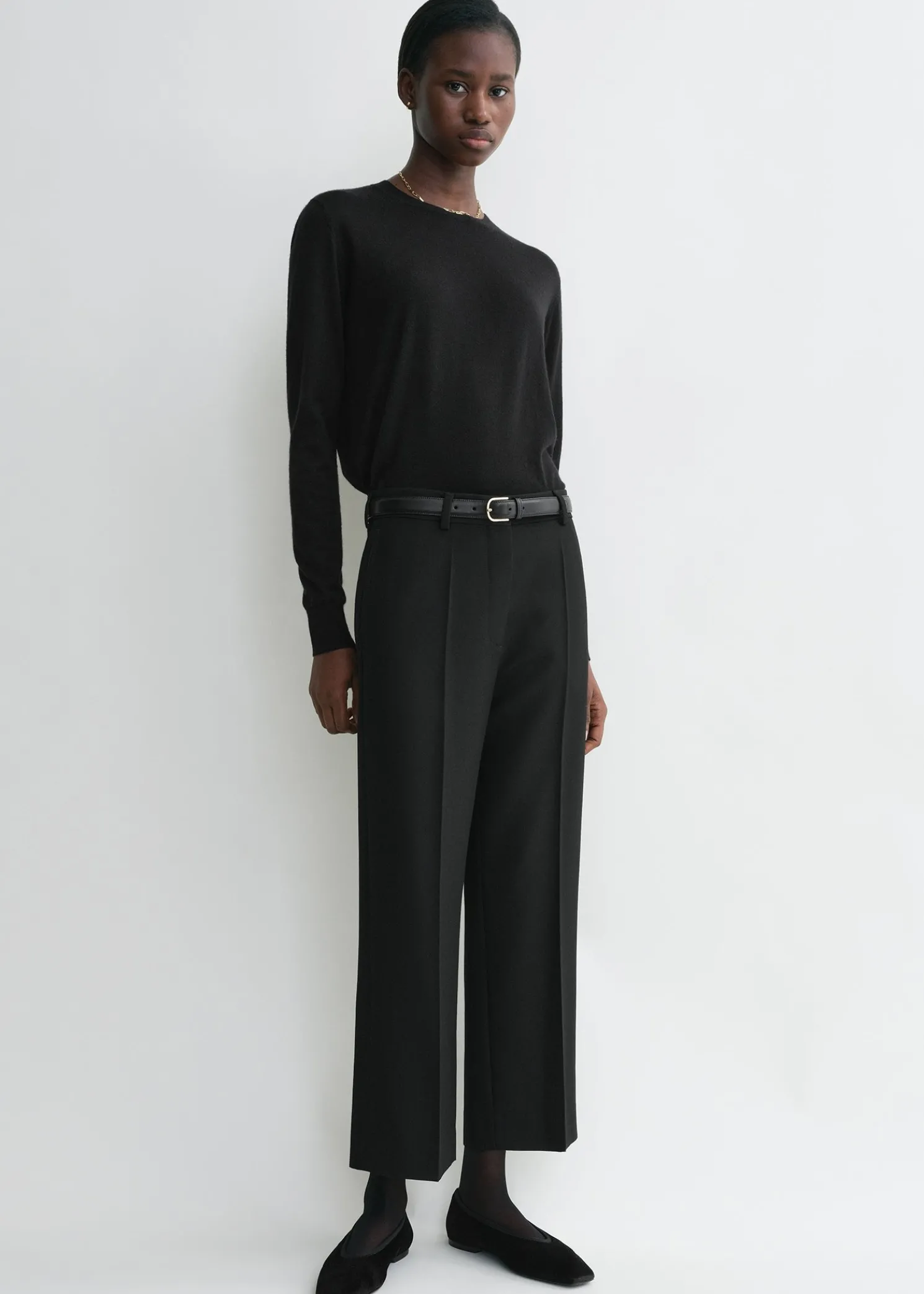 Straight cropped trousers black