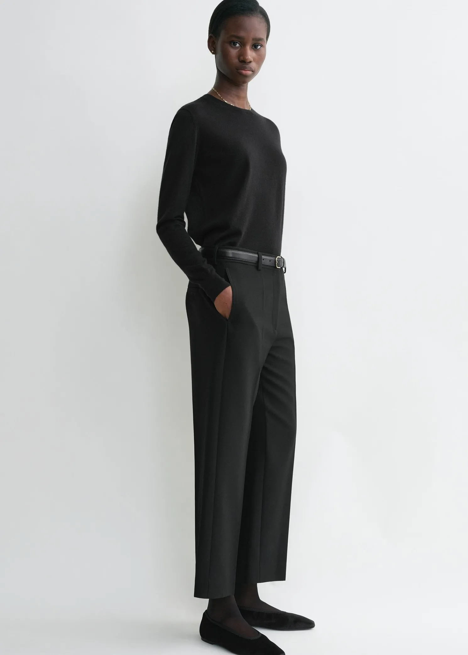Straight cropped trousers black
