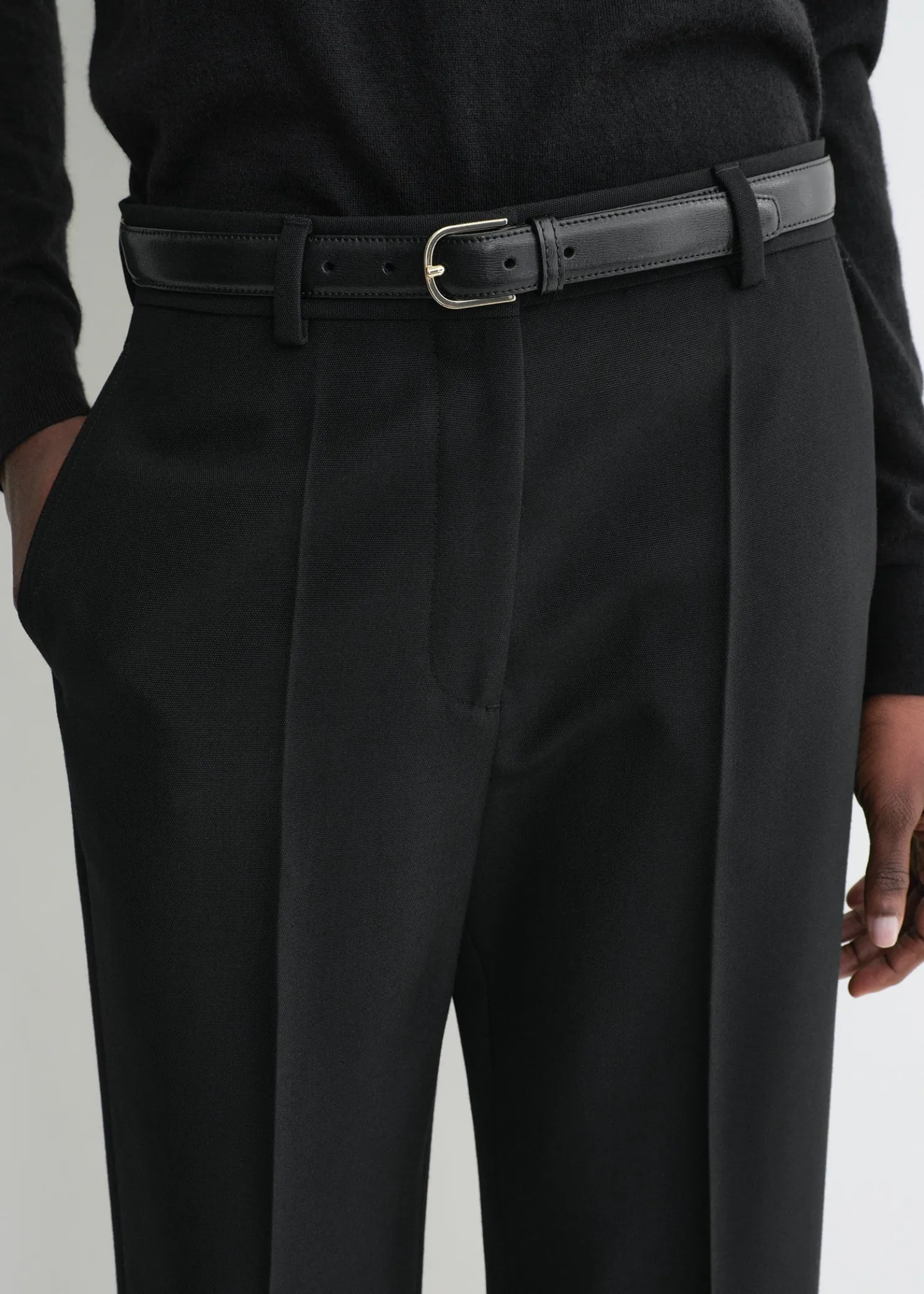 Straight cropped trousers black