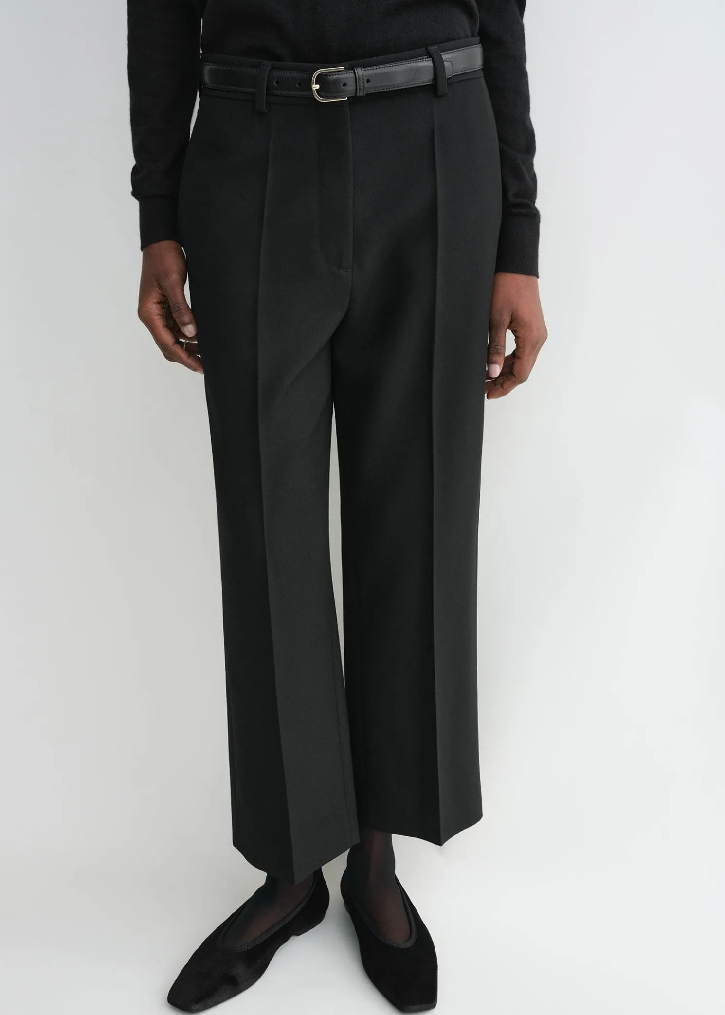 Straight cropped trousers black