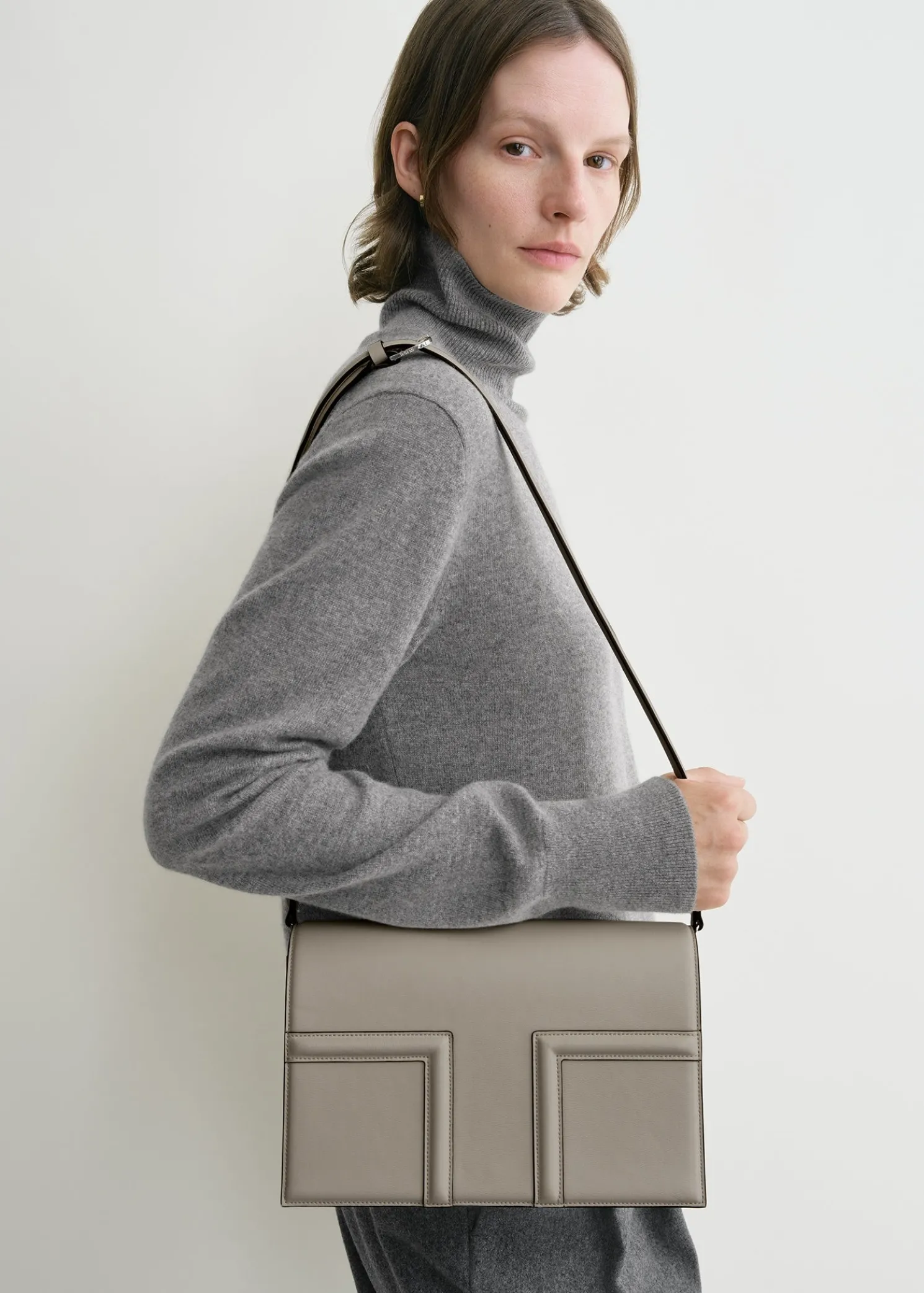 T-Flap leather bag taupe