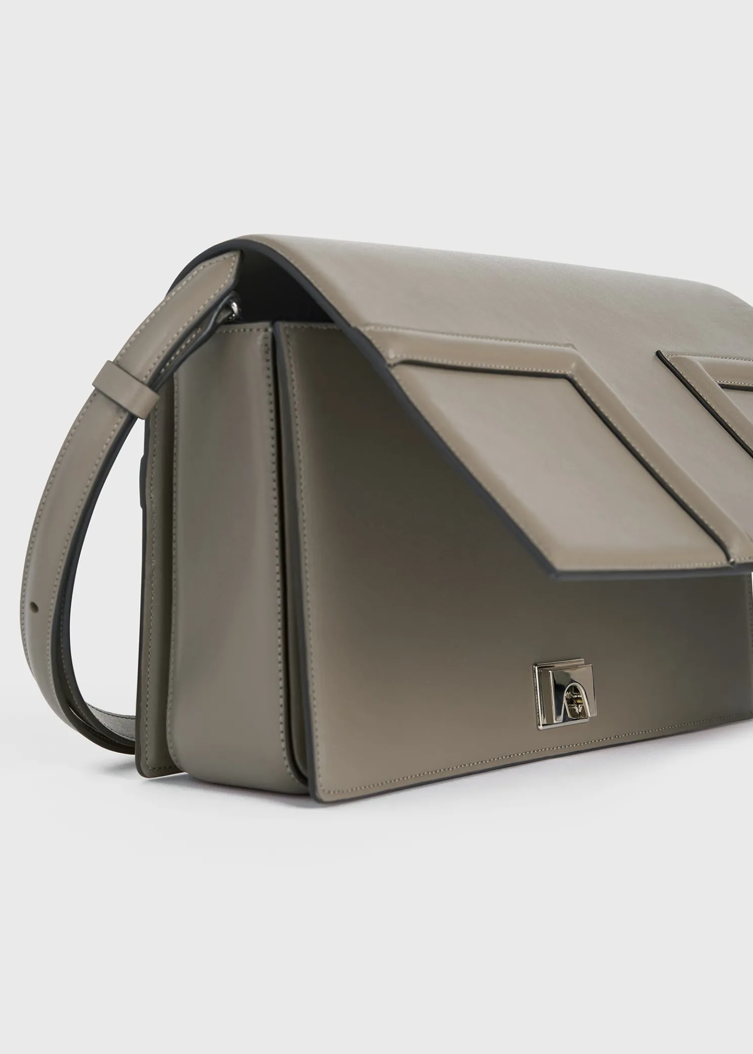 T-Flap leather bag taupe