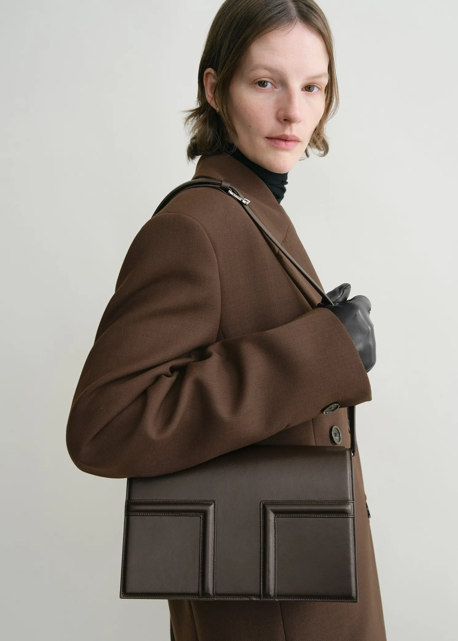 T-Flap leather bag coffee