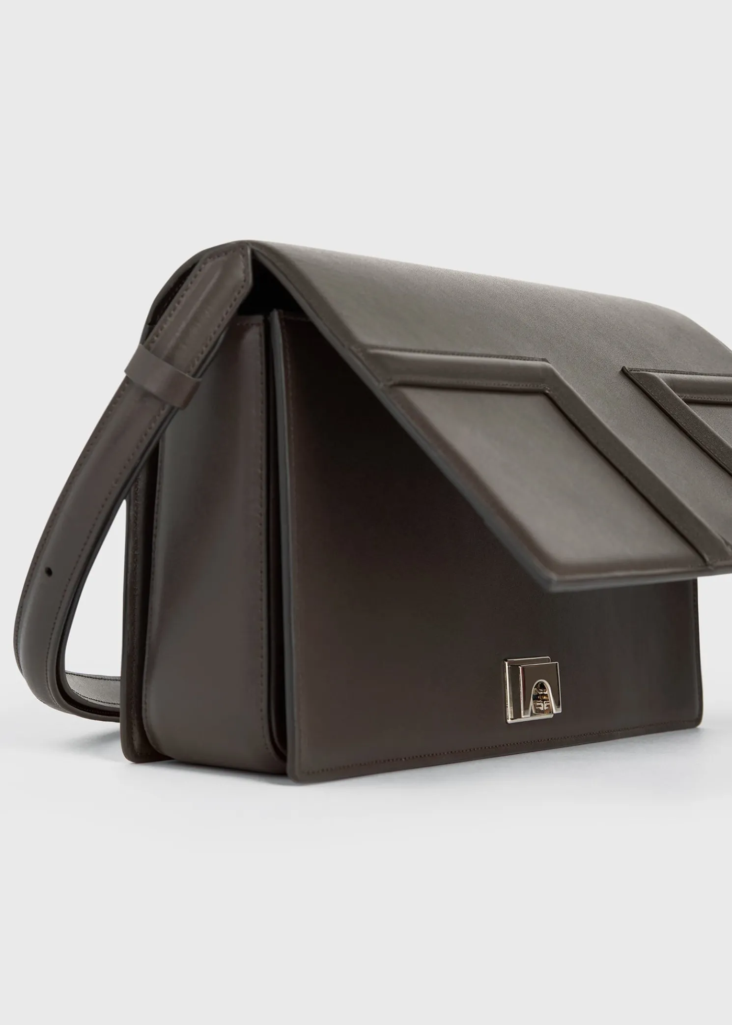 T-Flap leather bag coffee