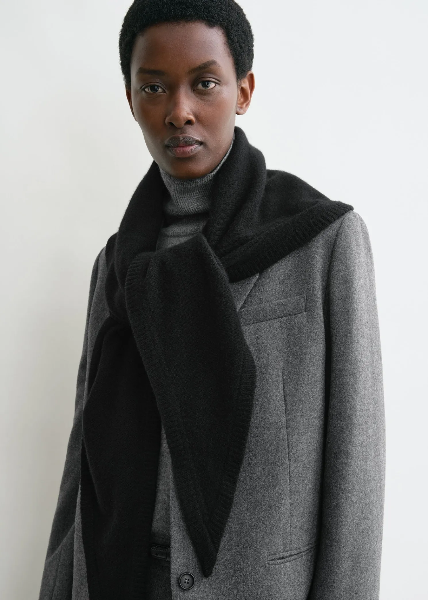 Triangle wool cashmere scarf black