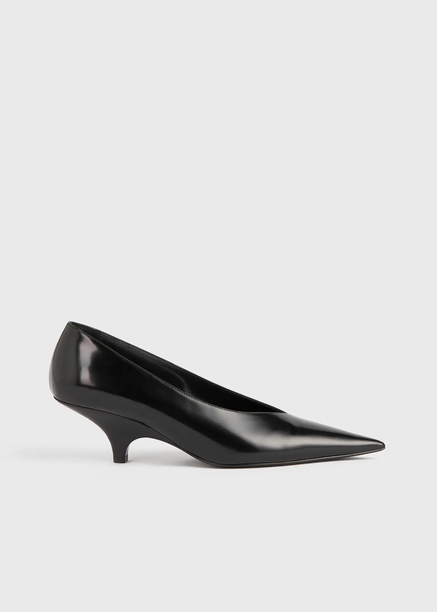 Wedge-heel abrasivato pumps black